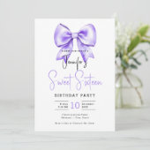 Invitation Coquette Bow pourpre joli Script Sweet 16 (Debout devant)