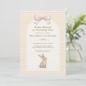 Invitation Coquette Bunny Gingham 1st Birthday (Debout devant)