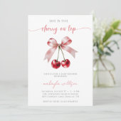 Invitation Coquette cerise sur le Baby shower supérieur rose  (Debout devant)