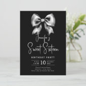 Invitation Coquette Cute Bow Script Sweet 16 Party Noir (Debout devant)