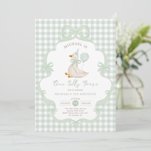 Invitation Coquette One Silly Goose Sage Green Bow Birthday (Debout devant)