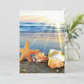 Invitation Coquillages marins et étoiles de mer sur la plage (Debout devant)