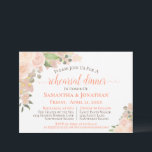 Invitation Coral Peach Boho Floral Mariage Dîner de répétitio<br><div class="desc">Cette belle invitation à dîner de répétition est à la fois rustique et élégant. Il présente une aquarelle peinte à la main avec des roses, des fleurs et de la végétation du jardin dans des tons de corail, pêche ou orange clair. Il contient des informations sur la répétition mariage et...</div>