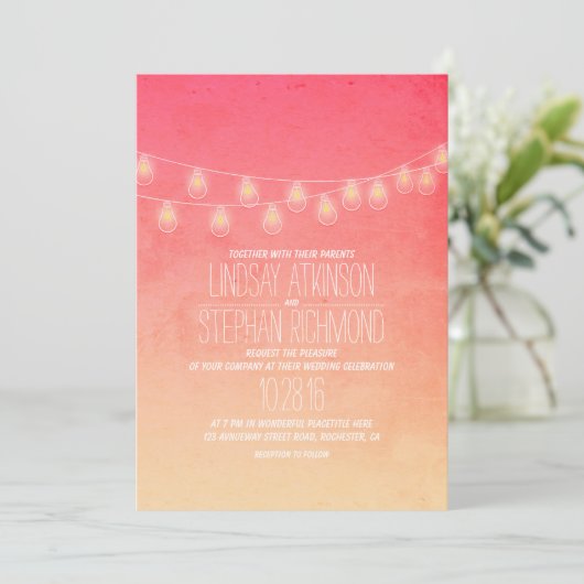 Invitation Coral rose Élégant String Lumières Mariage Invite (Debout devant)