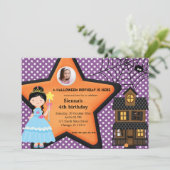 Invitation Costume d'anniversaire d'Halloween (violet) (Debout devant)