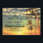 Invitation coucher de soleil sur la plage et feux à cordes fa<br><div class="desc">invitations de mariage à la plage avec des lampes à cordes suspendues sur les palmiers. Invitations de mariage de plage tropicale et moderne avec coucher de soleil coloré en bord de mer. — Tous les éléments de conception créés par Jinaiji</div>