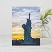 Invitation Coucher de soleil sur la réplique de la statue de  (Debout devant)