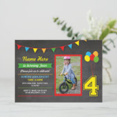 Invitation Couleur primaire Filles d'anniversaire Garçons Qua (Debout devant)