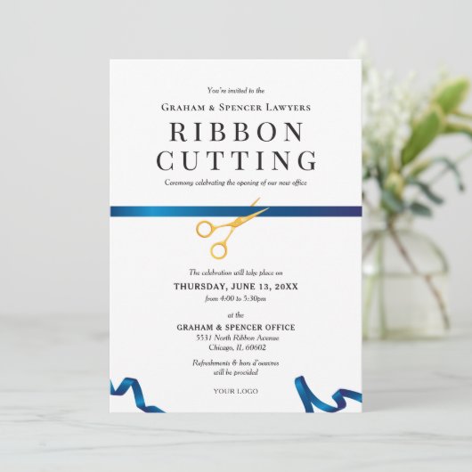 Invitation Coupe du ruban (Debout devant)