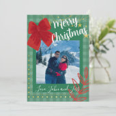 Invitation Couples Christmas Card With Plaid Background (Debout devant)