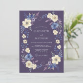 Invitation Couronne de fleurs violettes pour mariage (Debout devant)
