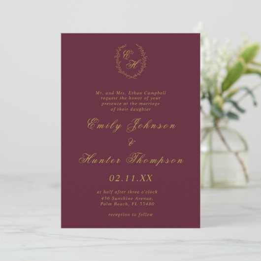 Invitation Couronne de mariage à monogramme Or et Bourgogne (Debout devant)