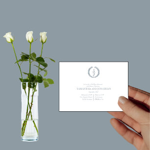 Invitation Couronne de monogramme bleu poussiéreux pour répét