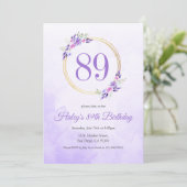 Invitation Couronne dorée florale violette pastel pour 89e an (Debout devant)