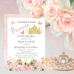 Invitation Couronne | Papillons Floral Princess Baby shower<br><div class="desc">"A Sweet Little Princess Is On Her Way" design "Baby shower" avec un texte de script inmodifiable en dégradé pour "Princess" avec une fausse couronne de tiare de parties scintillant or, papillons en dégradé rose et sur la parties scintillant en faux or accentué des bordures florales roses. Ajoutez simplement des...</div>