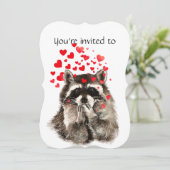 Invitation Coutume Anniversaire Fête Raccoon Coeurs d'amour (Debout devant)