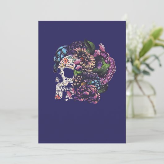 Invitation Crâne en sucre fleuri jour des morts avec des fleu (Debout devant)