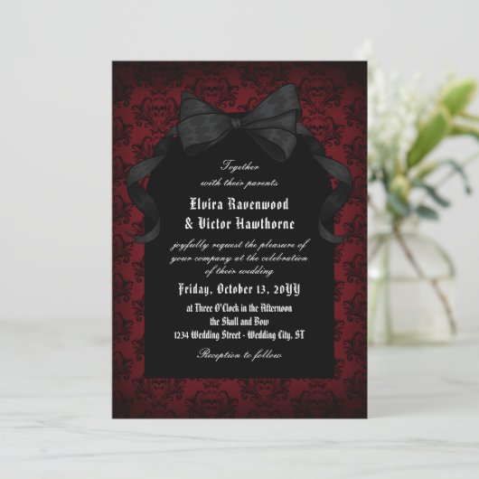 Invitation Crâne rouge Damas noir Bow Goth Mariage (Debout devant)