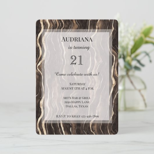Invitation Creamme Brown Chocolat Gold Fils Anniversaire (Debout devant)
