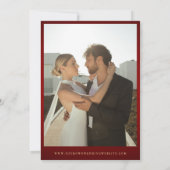 Invitation Crimson Red & Gold Script Mariage photo moderne (Dos)