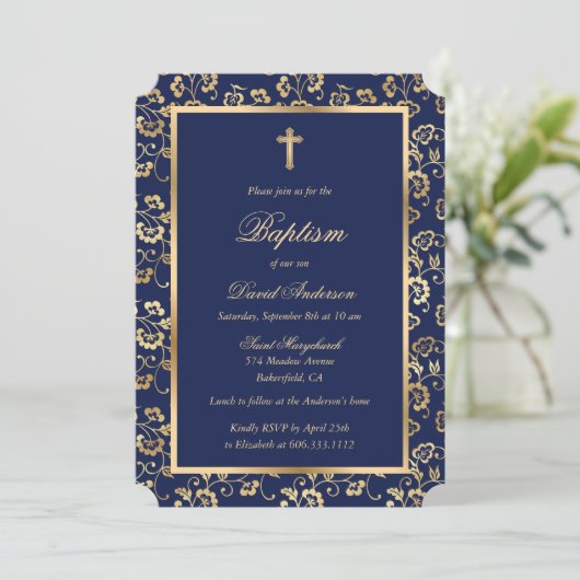 Invitation Croix d'or bleu Script Baptême floral (Debout devant)