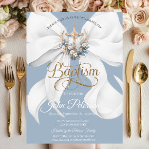 Invitation Croix florale à ruban blanc baptême bleu poussiére