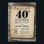 Invitation Cru rustique d'invitation d'anniversaire de<br><div class="desc">Étonnez la quarantième invitation rustique d'anniversaire avec l'arrière - plan en bois rustique. Rétro pays vintage. Anniversaire adulte. Anniversaire masculin d'hommes ou de femmes. Enfants garçon ou Madame Teen Teenage Bday Invite de fille. 13ème 15ème 16ème 18ème 20ème 21ème 30ème quarantième cinquantième soixantième soixante-dixième quatre-vingtième quatre-vingt-dixième 100th. Tout âge. Pour...</div>