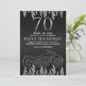 Invitation Cuir noir moto argent 70e 70 ans (Debout devant)