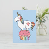 Invitation Cuisine arc-en-ciel Unicorn sur Cupcake d'annivers (Debout devant)