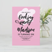 Invitation Cuisine Chef Baker Fête Anniversaire rose (Debout devant)