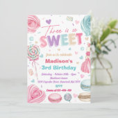 Invitation Cupcake 3e fête d'anniversaire Trois fois est si d (Debout devant)