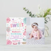 Invitation Cupcake 3e fête d'anniversaire Trois fois est si d (Debout devant)