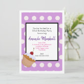 Invitation Cupcake d'anniversaire sur un Motif à points Polka (Debout devant)