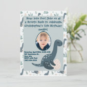 Invitation Cute Blue Green Dinosaur Photo personnalisée et no (Debout devant)