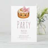 Invitation Cute Cinnamon Roll Bun Girl Birthday Party (Debout devant)
