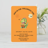 Invitation Cute Dinosaur jouer tour citrouille pour traiter h (Debout devant)