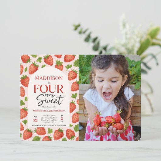 Invitation Cute fraise Four Ever Sweet 4e anniversaire Photo (Debout devant)