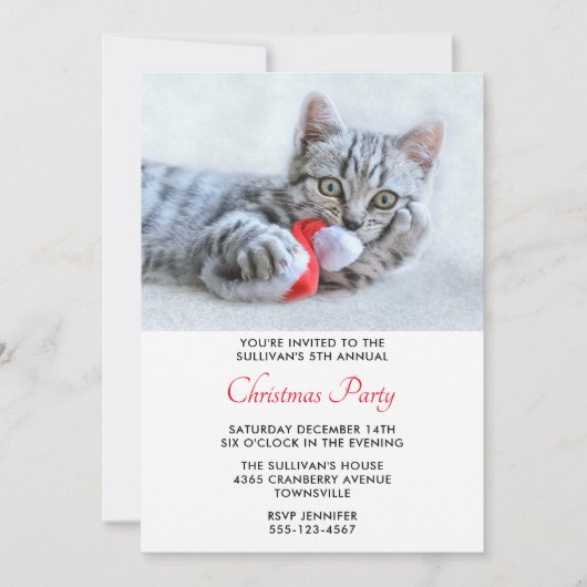 Invitation Cute Kitty Biting une fête de Noël Red Santa Hat (Devant)