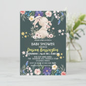 Invitation Cute rose lapin fleurs lapin bébé fille douche (Debout devant)