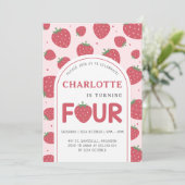 Invitation Cute sucrée fraise 4e anniversaire fête rose (Debout devant)