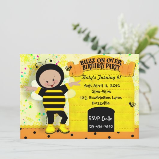 Invitation d'abeille d'anniversaire (Debout devant)