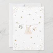 Invitation Daisy C'est un Baby shower de vêtements pour bébé (Dos)