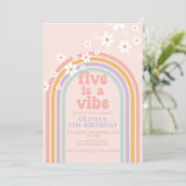Invitation Daisy Five est un Vibe Pastel arc-en-ciel 5e anniv (Debout devant)