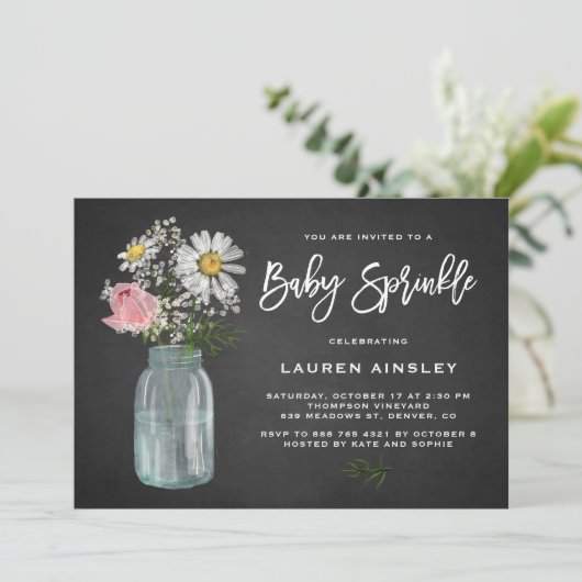 Invitation Daisy Mason Jar Chalkboard Rustic Baby Sprinking (Debout devant)