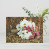 Invitation Daisy & Pink Bouquet & Hay Mariage campagnard Invi (Debout devant)