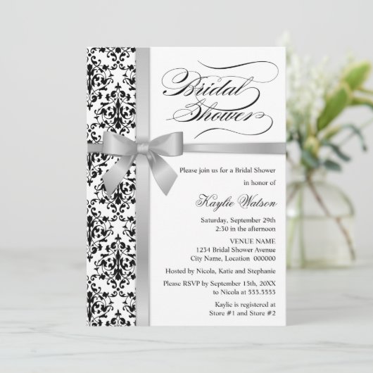 Invitation Damask Faux Silver Ribbon Fête des mariées (Debout devant)