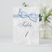 Invitation Damassé blanc et nœud bleu faux (Debout devant)