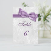 Invitation Damier blanc et noeud papillon faux violet (Debout devant)
