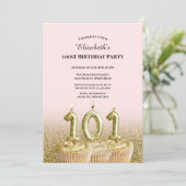 Invitation d'anniversaire 101 ans rose et or pour (Debout devant)