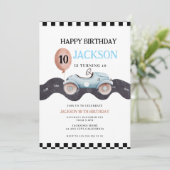 Invitation d'anniversaire 10 ans pour garçons sur (Debout devant)